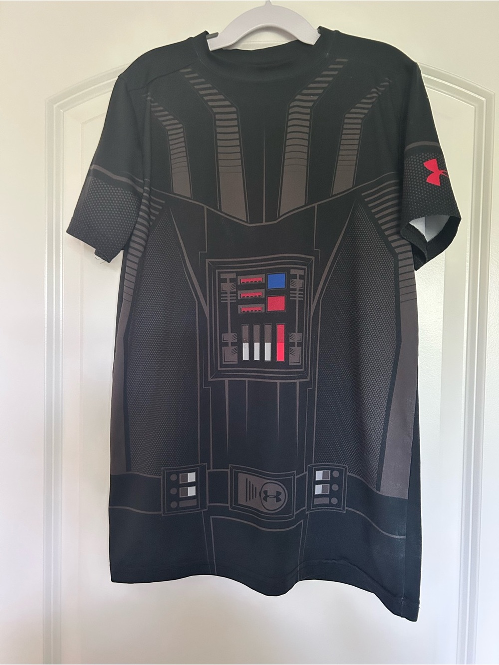 Under Armour Black Short-Sleeve Graphic Athletic Tee with Darth Vader Theme
